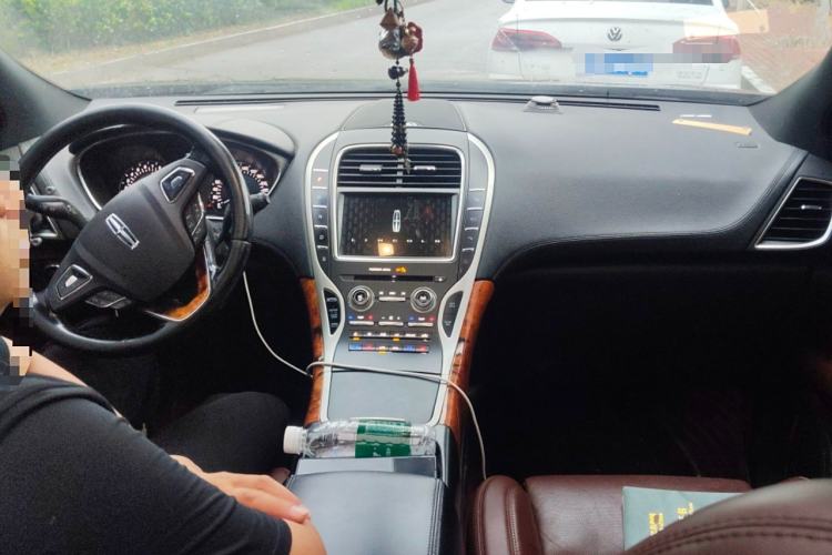 Used Lincoln MKX 2018 2.7T Four-Wheel Drive Prestige Edition Center Console