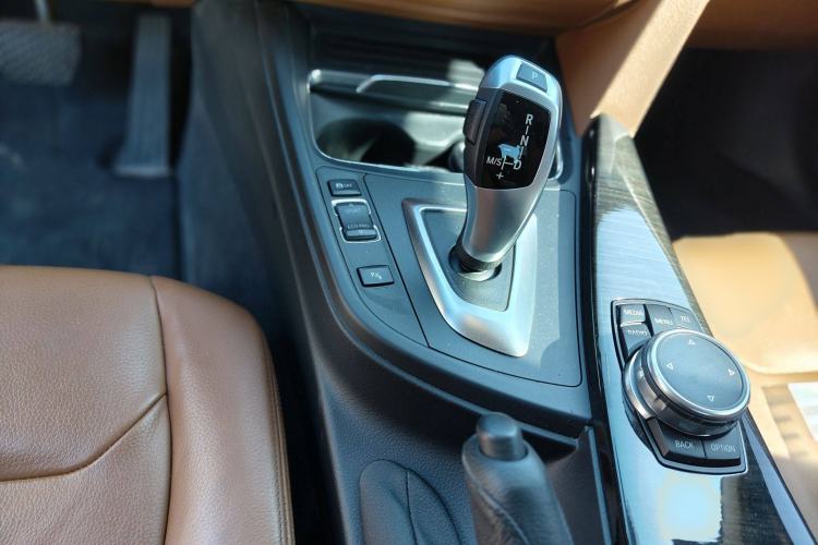 Used BMW 3 Series 2016 320Li Luxury Design Package
