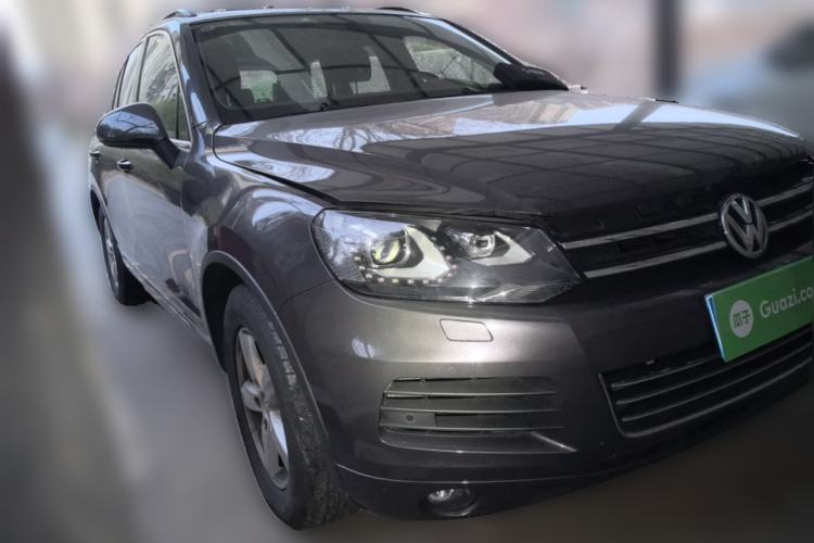 Used Volkswagen Touareg 2011 3.0 TSI Standard Version Front Right 45 Deg