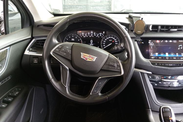 Used Cadillac XT5 2018 25T Luxury Model Steering Wheel
