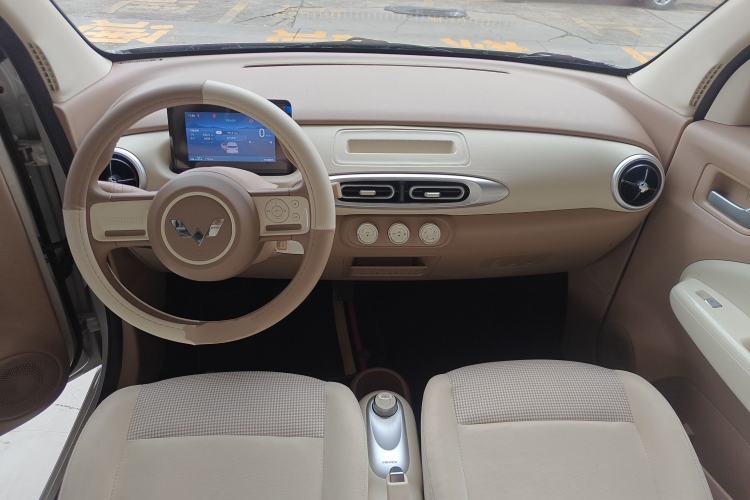 Used Wuling Hongguang MINIEV 2025 Four-Door Version Advanced Edition Center Console