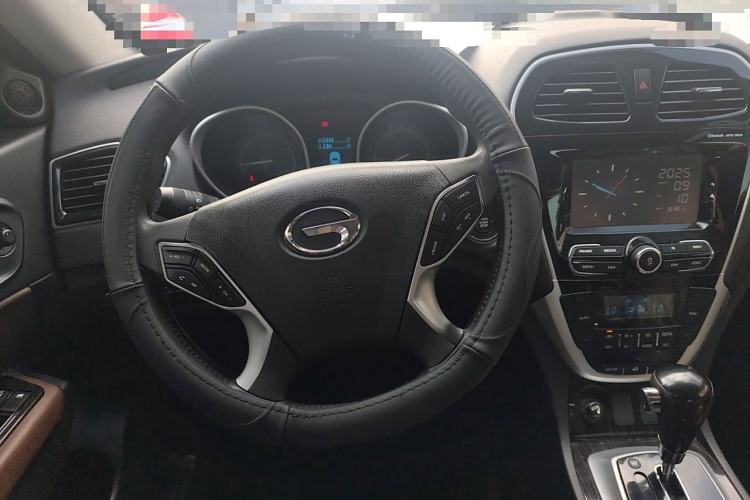 Used GAC Trumpchi GS5 Super 2015 2.0L Automatic Two-Wheel Drive Luxury Navigation Edition
