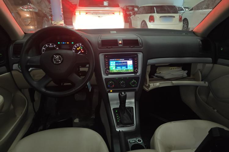 Used Skoda Octavia 2015 Classic Model 1.6L Automatic Yijie Version
