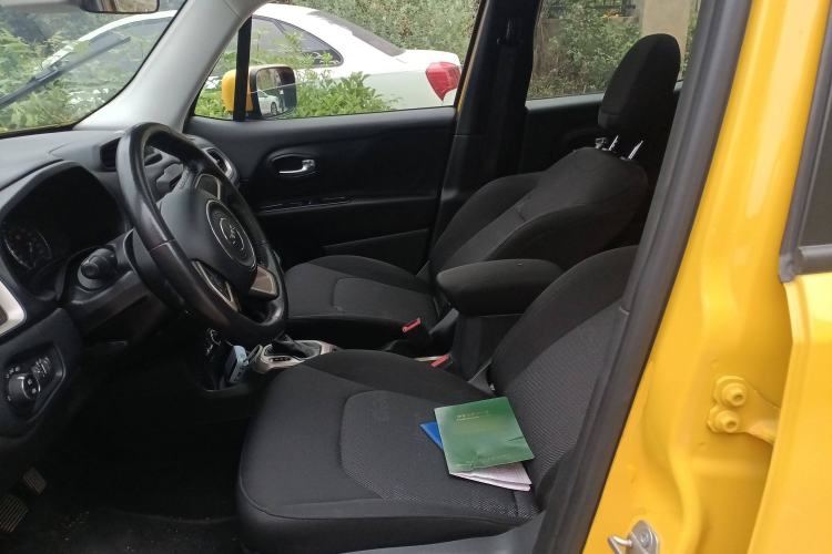 Used Jeep Renegade 2018 Connected Large Screen Version 180T Automatic Jingneng Version Left Front Seat