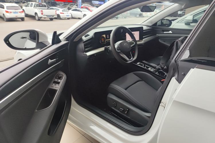 Used Volkswagen Lamando 2024 Lingdu L 200TSI DSG Trendy & Spicy Edition Driver Seat