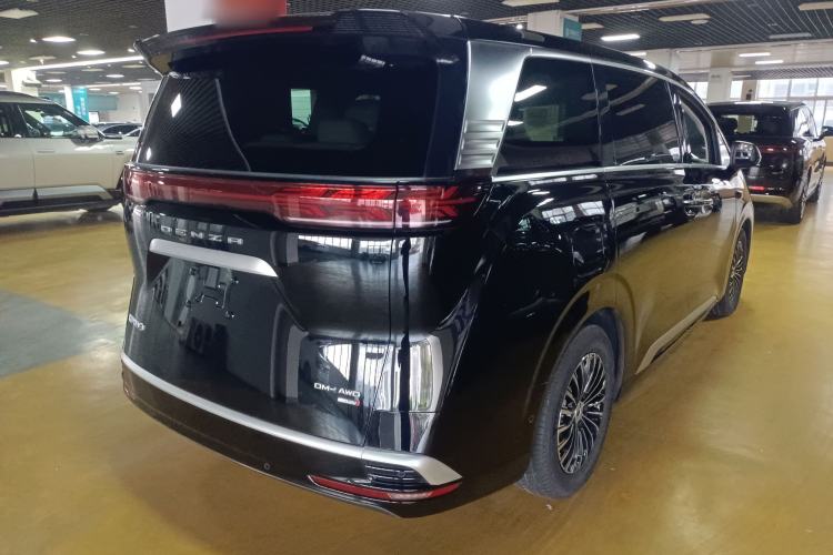 Used Denza D9 2025 DM-i Intelligent Drive 1020 Four-Wheel Drive Flagship Model
