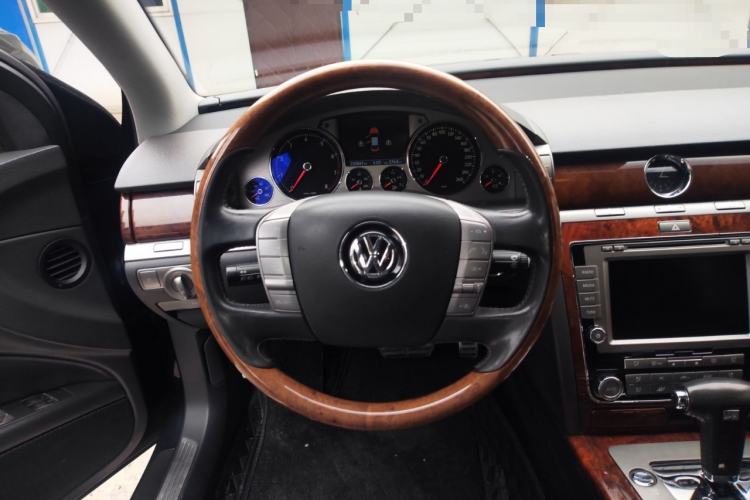 Used Volkswagen Phaeton 2011 3.6L V6 5-Seater Extended Comfort Version