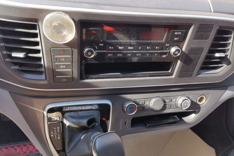 Used SAIC MAXUS Xintu V80 2023 2.0T AMT Classic Aoyuntong Short Wheelbase Ultra-Low Roof 5/6-Seater