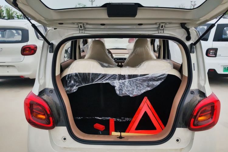 Used Wuling Hongguang MINIEV 2025 Four-Door Version Advanced Edition Trunk