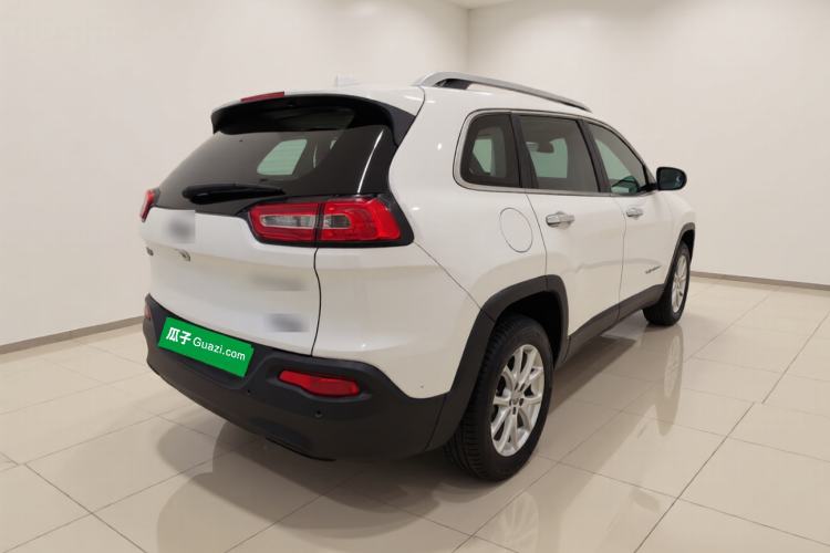 Used Jeep Cherokee 2016 2.0L Superior Edition
