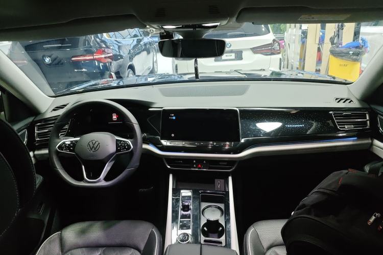 Used Volkswagen Teramont 2021 530 V6 All-Wheel Drive Prestige Flagship Edition Center Console