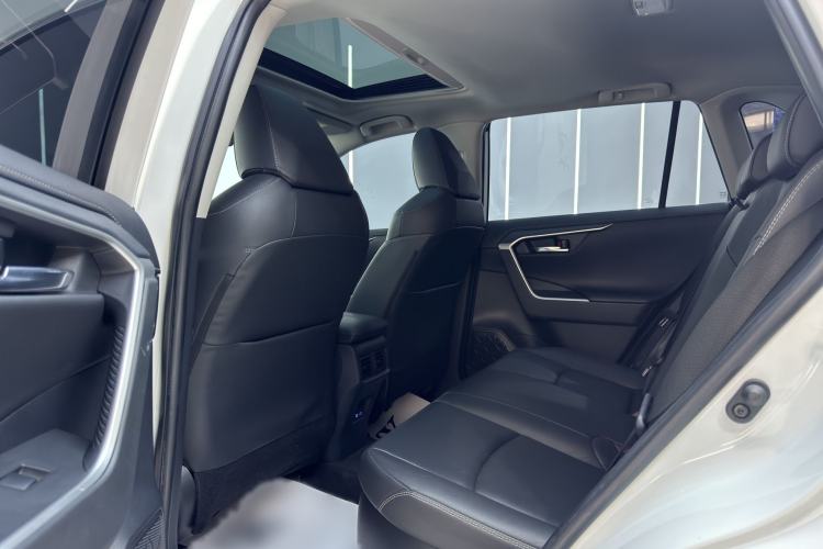 Used Toyota RAV4 2021 Dual-Engine 2.5L E-CVT Four-Wheel Drive Elite PLUS Edition Interior 6