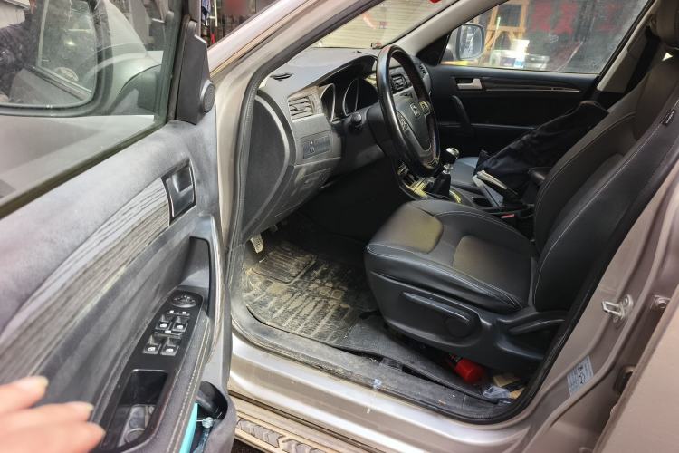 Used Zotye T600 2014 1.5T Manual Luxury Model Driver Seat