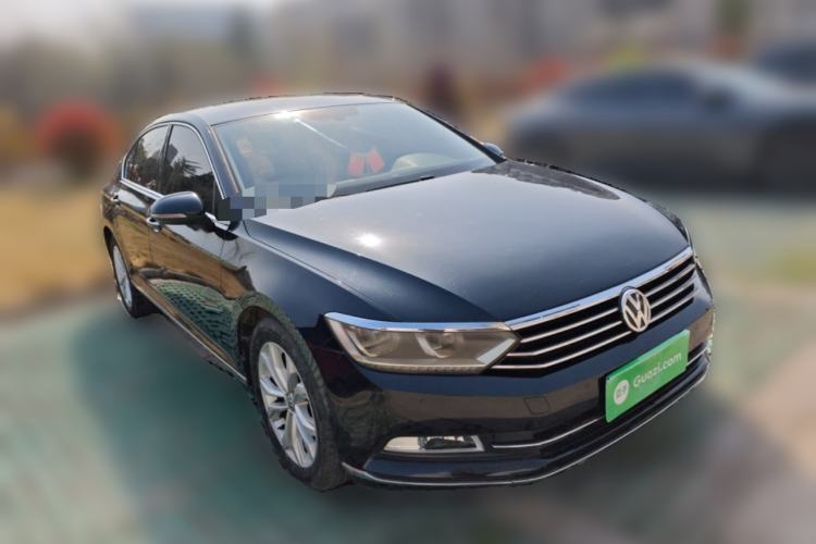 Used Volkswagen Magotan 2017 330TSI DSG Luxury Model Front Right 45 Deg