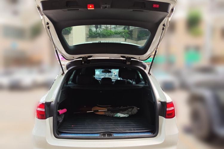 Used Mercedes-Benz GLC 2017 GLC 260 4MATIC Dynamic Edition Trunk