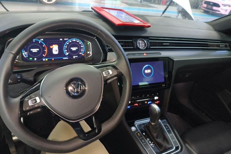 Used Volkswagen FAW-Volkswagen CC 2020 330TSI Glamour Edition China VI Standard Center Console