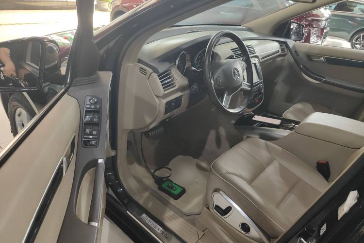 Used Mercedes-Benz R-Class 2014 R 320 4MATIC Luxury Model