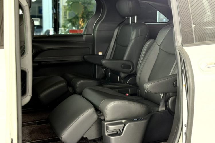 Used Toyota SIENNA 2021 2.5L Hybrid Premium Edition