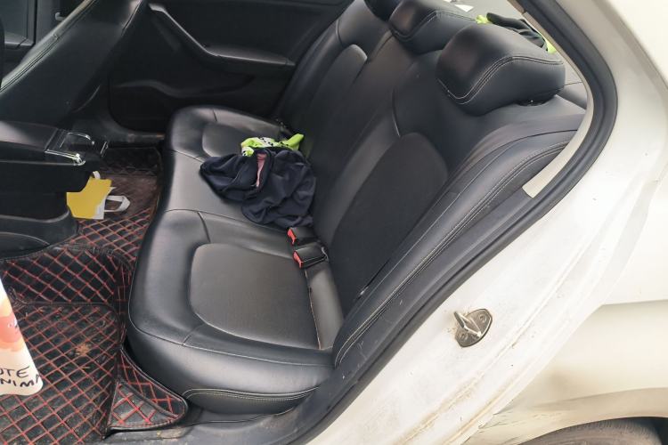 Used Volkswagen Jetta 2015 Value Edition 1.6L Manual Fashionable Style Left Rear Seat