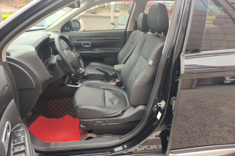 Used Mitsubishi Outlander 2018 2.0L Two-Wheel Drive Glory Edition 5 Seats Left Front Seat