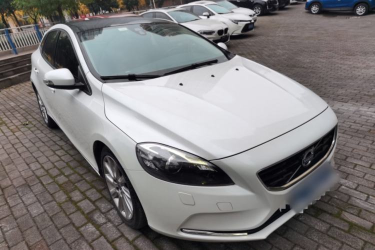 Used Volvo V40 2015 1.6T Zhiyi Edition
