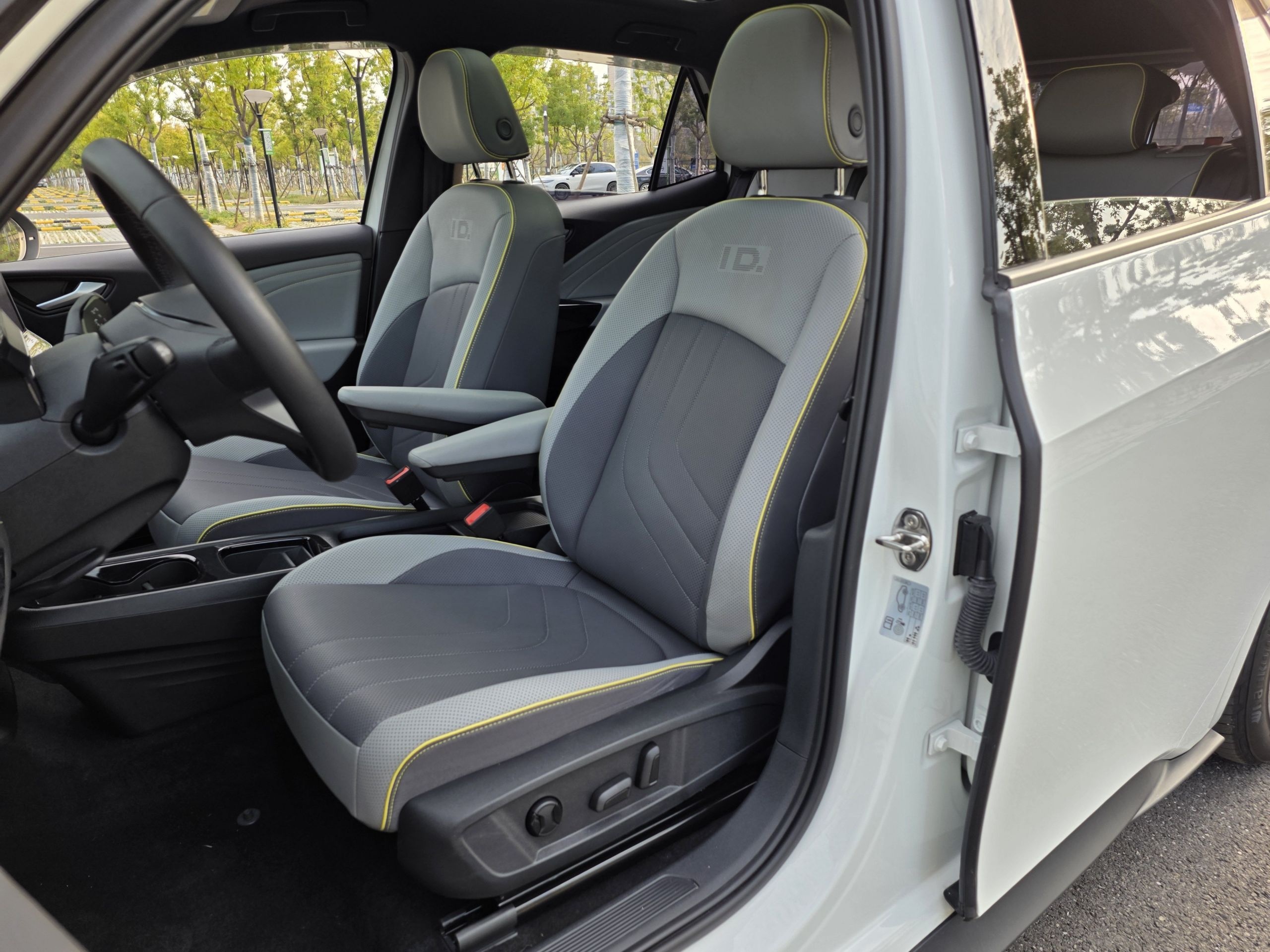 Переднее сиденье в автомобиле