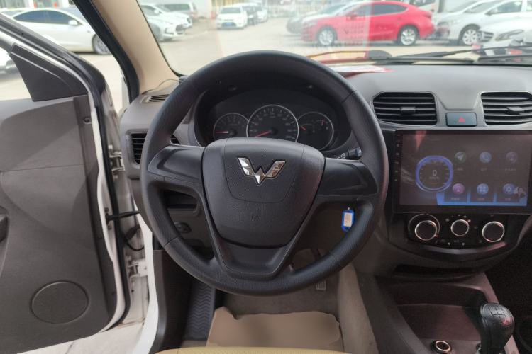 Used Wuling Hongguang 2014 1.5L S Standard Version
