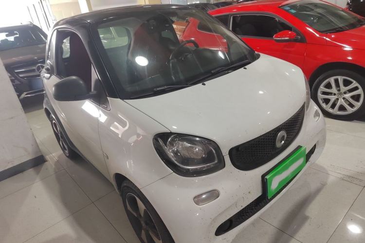 Used smart fortwo 2018 1.0L 52kW Hardtop Passion Edition China V Standard Front Right 45 Deg