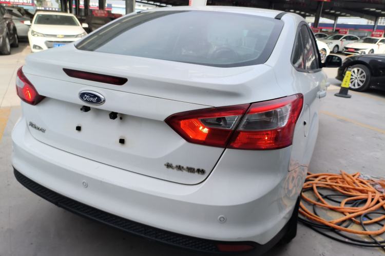 Used Ford Focus 2012 Sedan 1.6L Automatic Fashion Edition