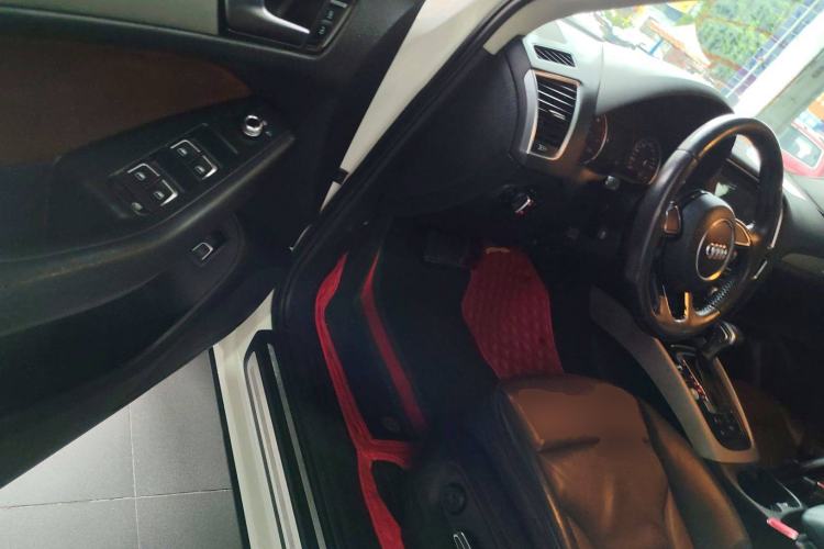 Used Audi Q5 2017 Plus 40 TFSI Ambition Model
