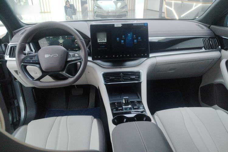 Used BYD Song PLUS New Energy 2025 DM-i Smart Drive 112KM Prestige Model Center Console