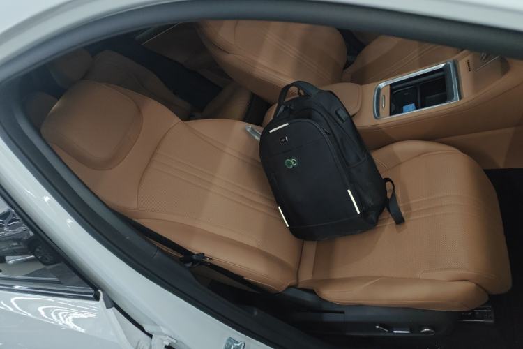 Used Geely Galaxy L7 2025 EM-i 115km Exploration+ Edition Right Front Seat