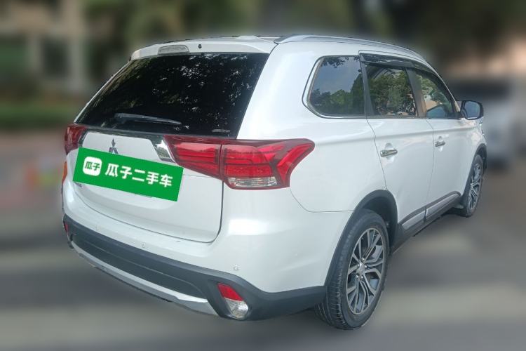Used Mitsubishi Outlander 2016 2.4L 4x4 Elite Edition 7-Seater