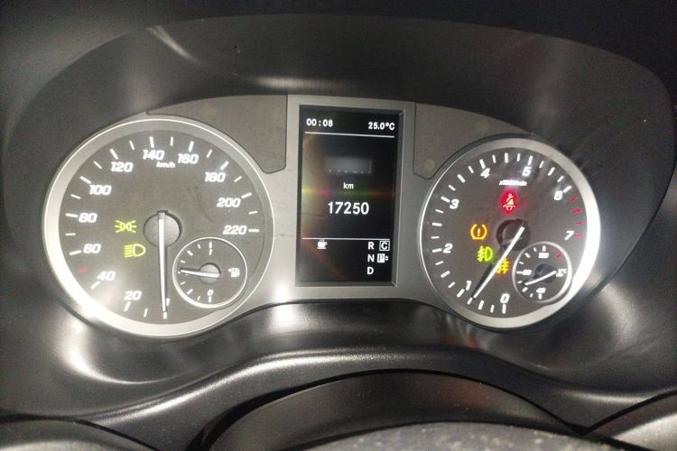 Used Mercedes-Benz Vito 2018 2.0T Elite Version 7 Seats China VI Emission Standard