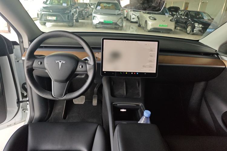 Used Tesla Model Y 2021 Long-Range All-Wheel-Drive Version 3D7 Center Console