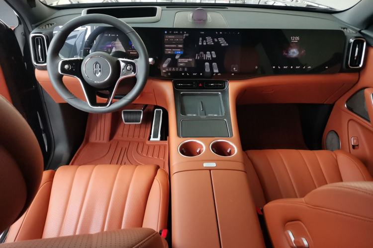 Used Hima AITO M8 2025 Model Pure Electric Max+ Five-Seat Long-Range Version Center Console