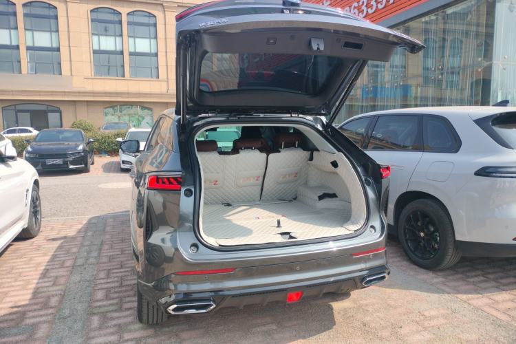 Used CHANGAN UNI-Z New Energy 2024 Blue Whale Smart Electric iDD 125km Leading Model Trunk