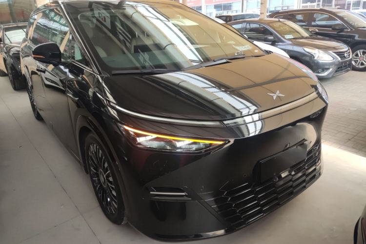 Used XPeng X9 2025 740 Ultra-Long Range Max Front Right 45 Deg