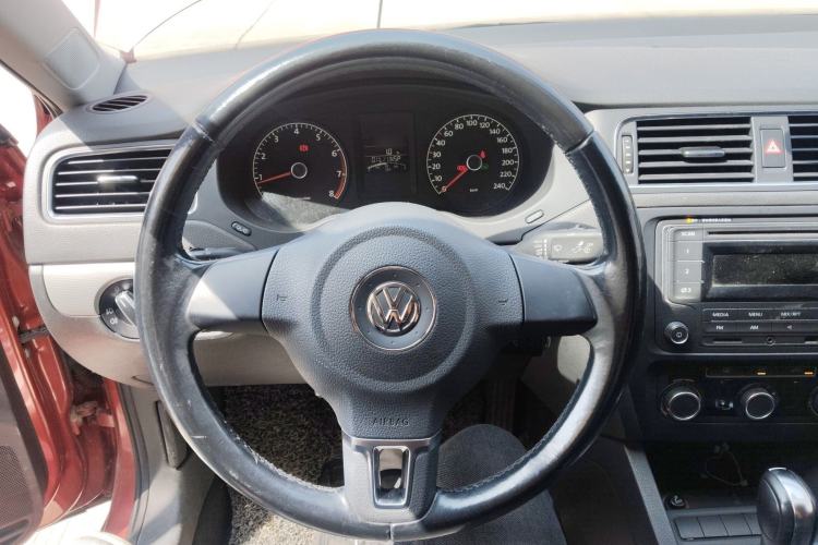 Used Volkswagen Sagitar 2014 Revised Version 1.6L Automatic Comfort Edition Steering Wheel