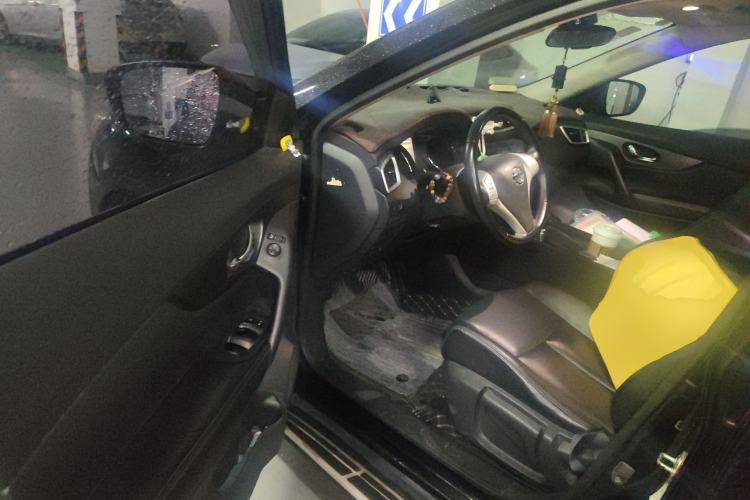 Used Nissan X-Trail 2015 2.0L CVT Comfort MAX Edition 2WD Driver Seat