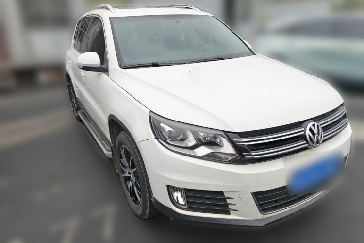 Used Volkswagen Tiguan 2013 2.0 TSI Automatic All-Wheel Drive Luxury Edition Front Right 45 Deg