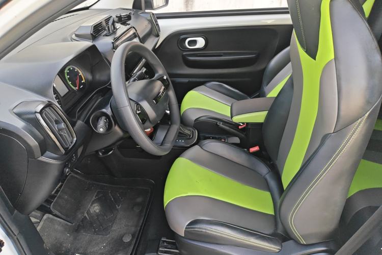 Used Roewe Clever 2021 302 km New Four-Seater Super-Efficient Version
