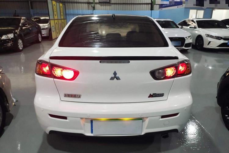 Used Mitsubishi Lancer EX 2016 1.8L CVT Black-and-White Retro Edition