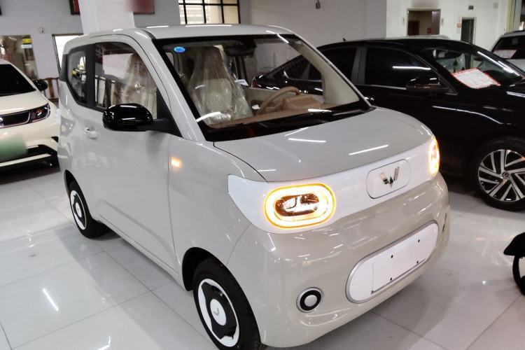 Used Wuling Hongguang MINIEV 2024 3rd Generation 215km Youth Edition Front Right 45 Deg