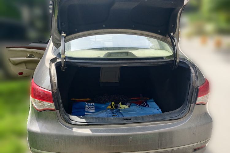 Used Nissan Sylphy 2009 1.6 XL Manual Luxury Sunroof Edition Trunk