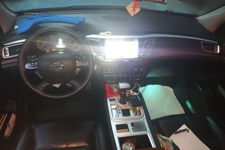 Used GAC Trumpchi GS8 2017 320T Two-Wheel Drive Luxury Smart Connectivity Version (7 Seats) Center Console