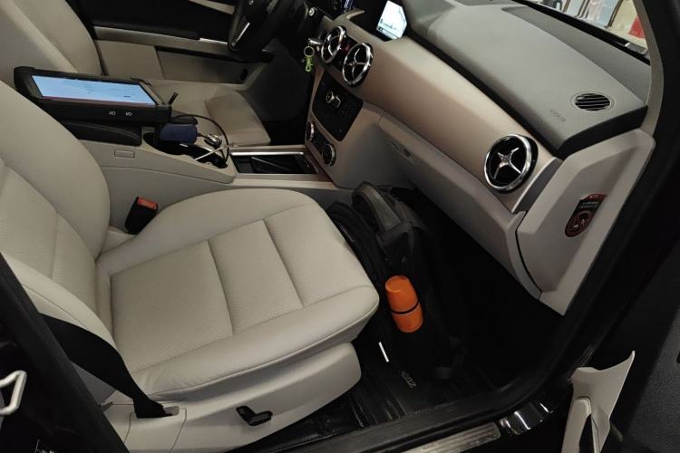 Used Mercedes-Benz GLK-Class 2013 GLK 300 4MATIC Dynamic Sunroof Model
