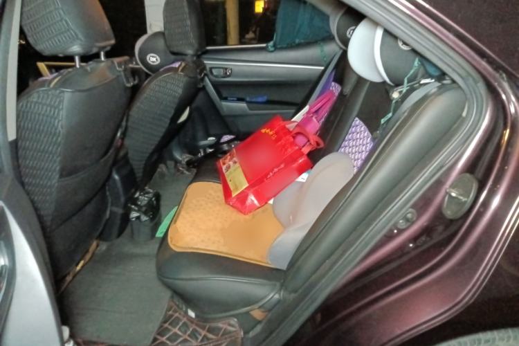 Used Toyota Levin 2017 Revised Dual-Engine 1.8H GS E-CVT Elite Sunroof Version China V Standard Left Rear Seat