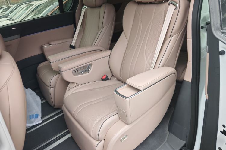 Used XPeng X9 2025 740 Ultra-Long Range Max Left Rear Seat