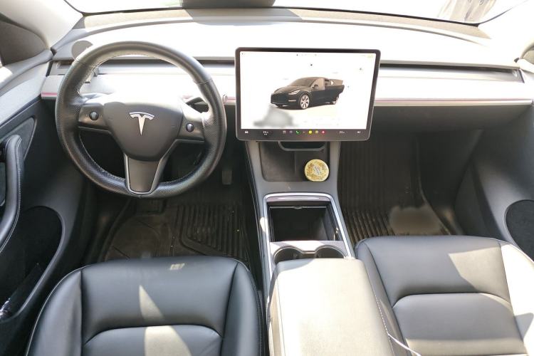 Used Tesla Model Y 2023 Long-Range All-Wheel-Drive Version
